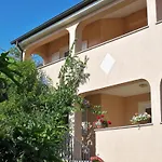 In Mit Privatem Parkplatz By Interhome Appartement *