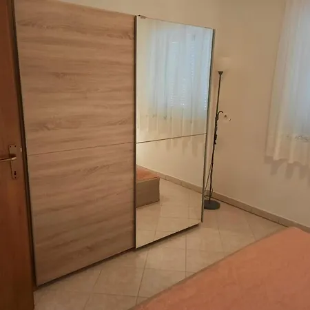 Appartement In Mit Privatem Parkplatz By Interhome Banjole