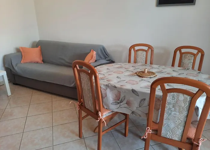 In Mit Privatem Parkplatz By Interhome Appartement *